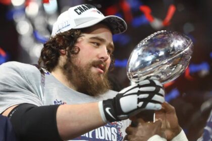 David Andrews, longtime Patriot Center, two-time Super Bowl champion announces retirement