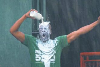 Indy 500 Fever? Baseball fans pour themselves milk to celebrate their home run