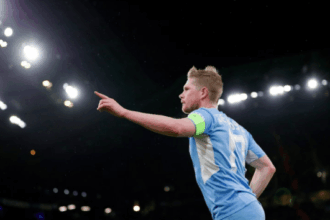 Debruille choose between the Naples and Chicago fires after exiting Manchester City