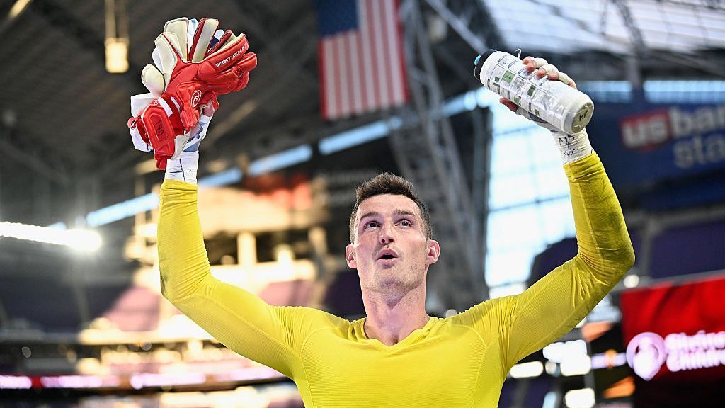 Freeze saves 3 on USMNT: "Penalty for Me"