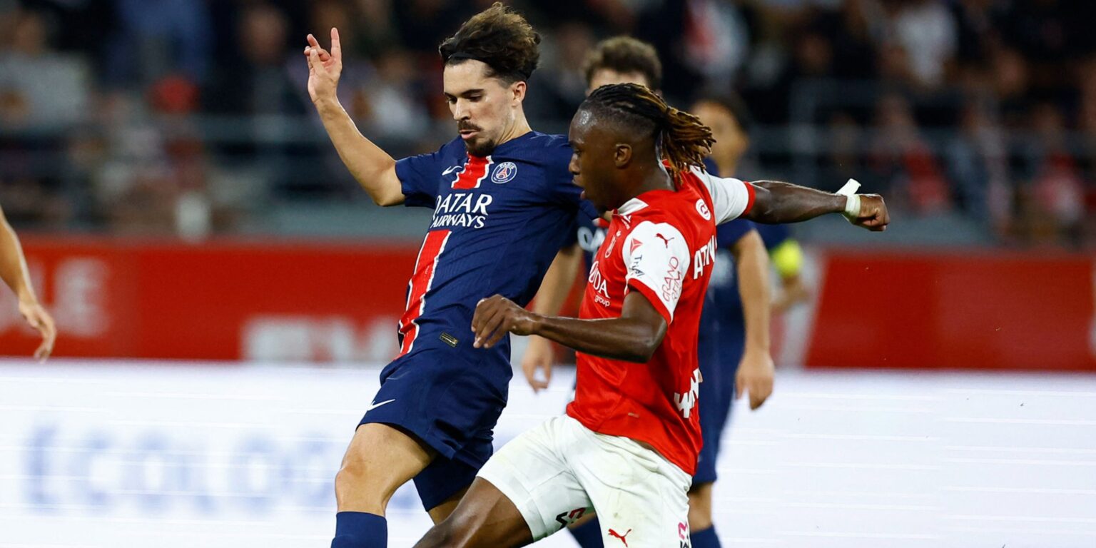 Aston Villa takes part in battle for the "Fantastic" midfielder and trades £8 million