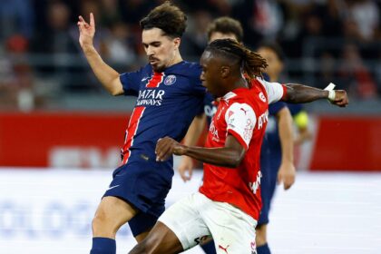 Aston Villa takes part in battle for the "Fantastic" midfielder and trades £8 million