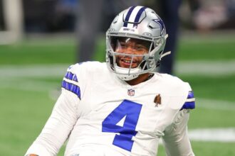 Cowboys' Duck Prescott announces the birth of his fiancé and baby girl