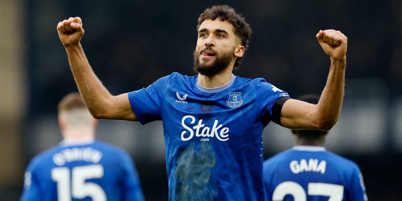 Everton is ready to trigger a £30 million release clause for "exciting" DCL replacement