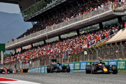 F1 analyst brand Max Verstappen and George Russell's "intentional" contact