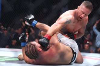 Justin Gesche said to each manager that "just cut my gloves" without a UFC lightweight title shot.