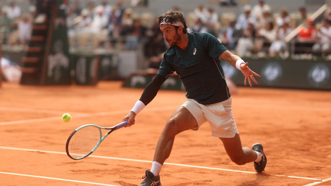 Lorenzo Musetti warned him to kick the ball at a French Open Line judge