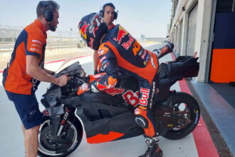 Maverick Vinales explains the new KTM Aero, Mass Damper in Aragon MotoGP testing