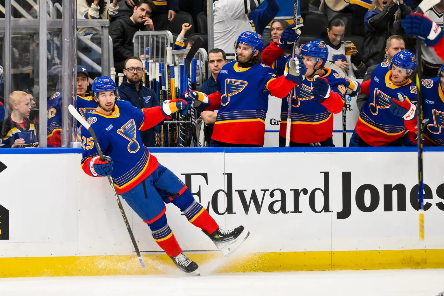 NHL trade rumours: Canadians interested in the blues star
