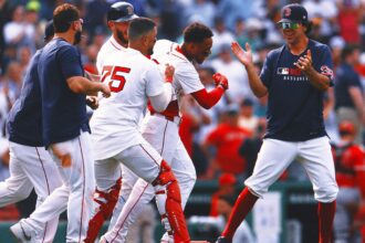 Last night's baseball: The Red Sox won with the shortest walk-off homer... ever?