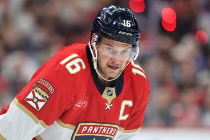 Watch: Alexander Barkov of the Panthers was surprised by the Serke trophy by a patient at a Children's Hospital