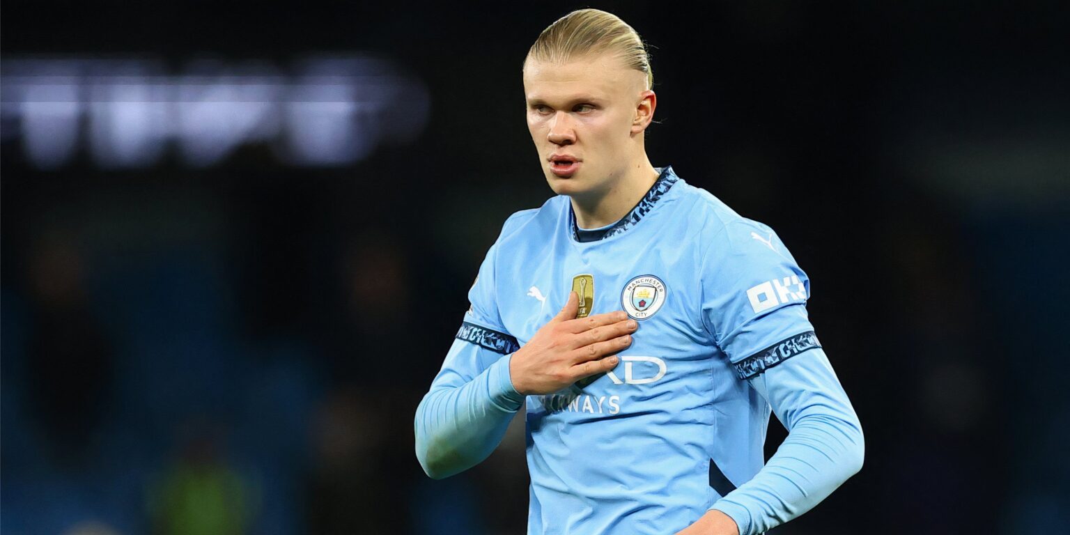 Wilcox signs "world class" cf for man utd