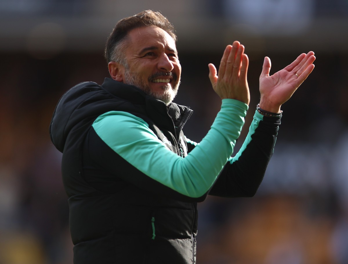 Wolves manager Vitor Pereira applauds the fans