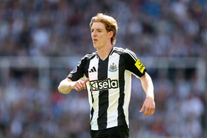 Anthony Gordon in action for Newcastle United