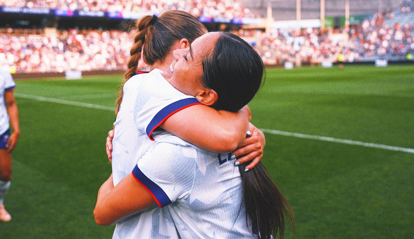 Lo'eau Labonta makes his historic debut with a 3-0 victory over China for women in the US