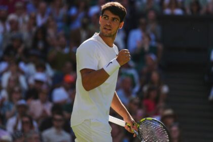 Carlos Alcaraz cruises past Oliver's needs at Wimbledon 2025
