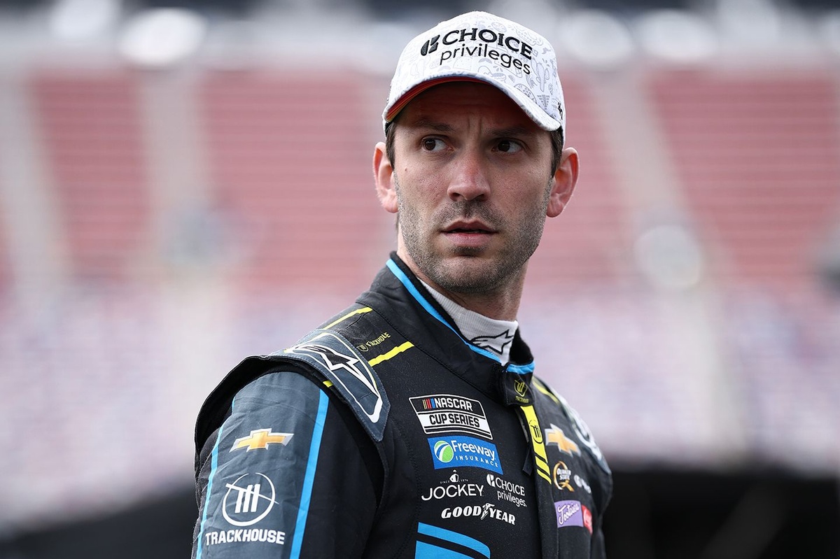 What are Daniel Suarez's NASCAR choices for 2026?