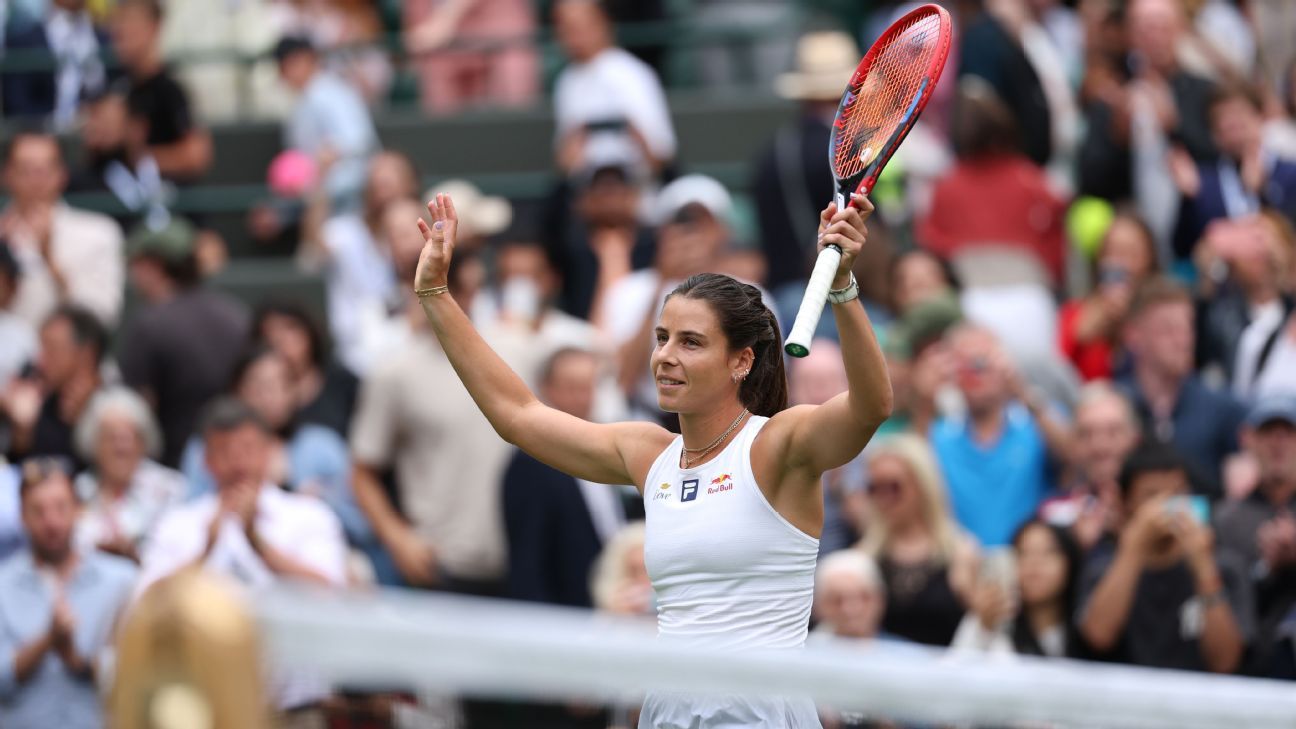 Emma Navarro puts tops on defense against Wimbledon champion Barbora Clezikova