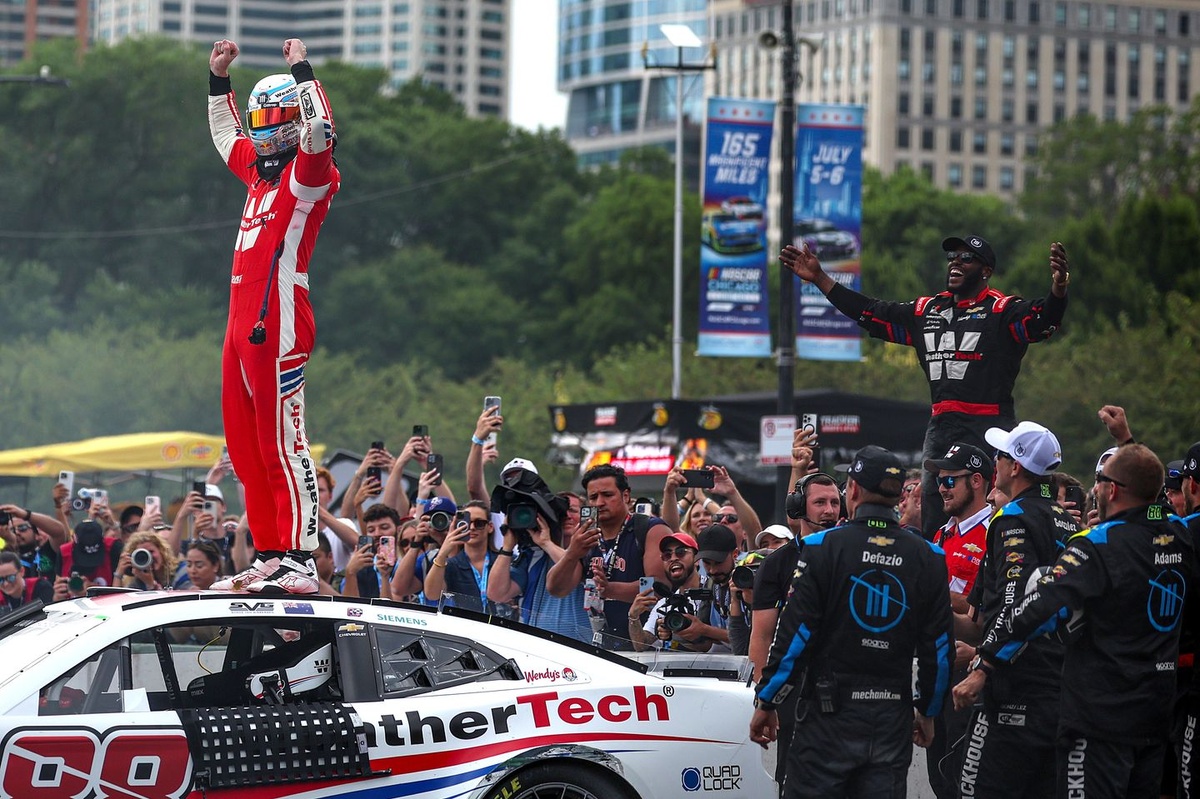 Shane Van Gisbergen cleans Chicago weekend with a chaotic NASCAR Cup race