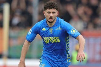 Wrexham signs kakahs of New Zealand in Emporio