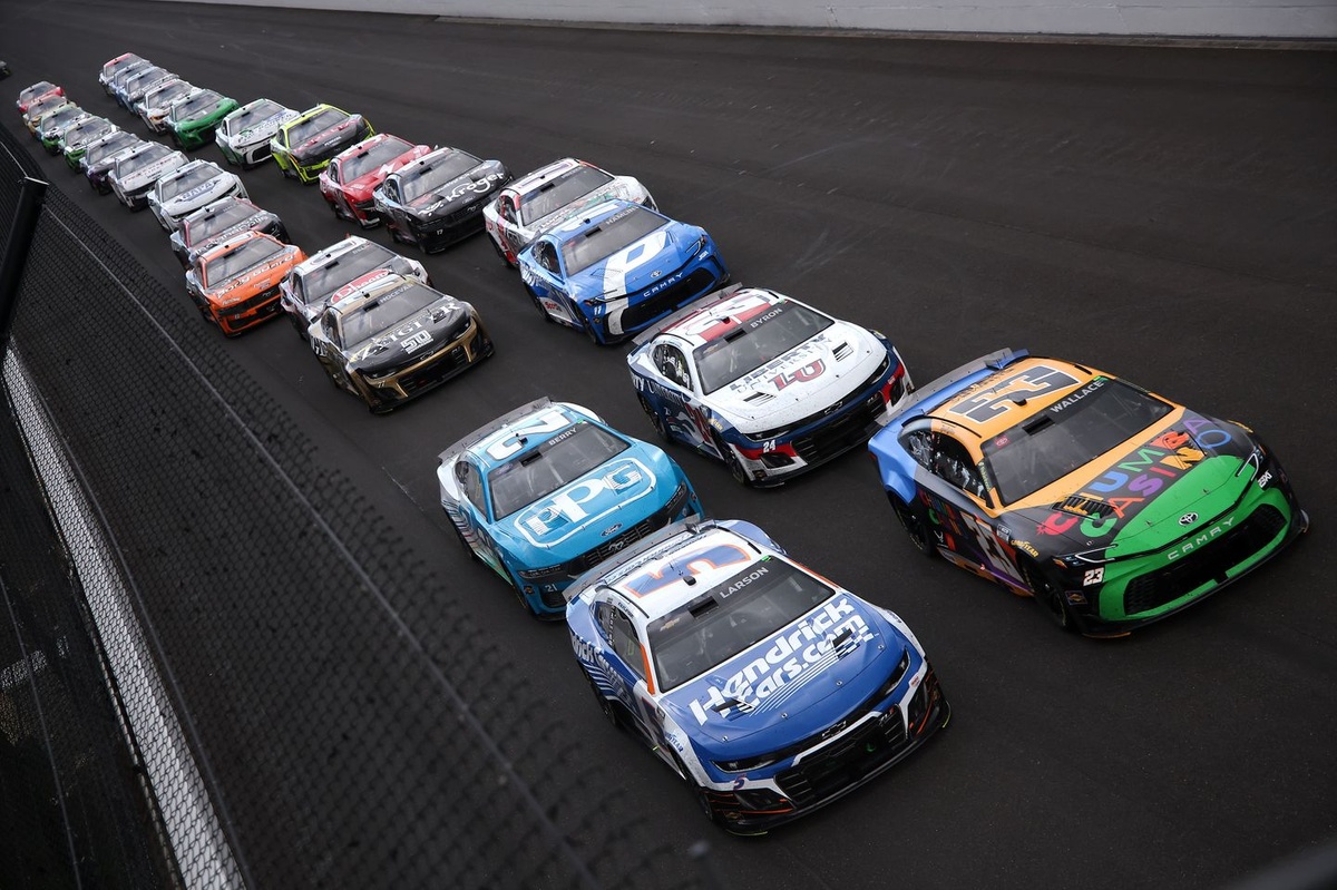 Kyle Larson defeated: "I want to kiss the brick at the Brick Yard 400."