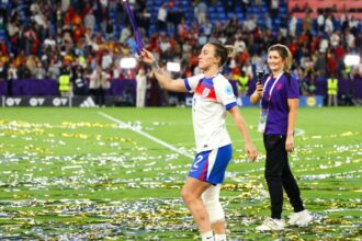 Bronze says she played Euro with her broken tibia