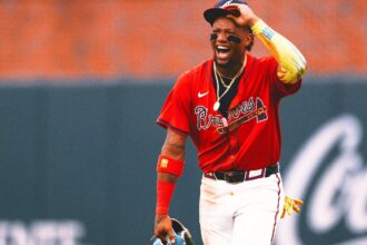 'Roberto Clementesrow: 'Braves' Ronald Acknya Jr. has an incredible web gem