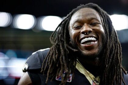 Watch: Saints' Alvin Kamara throws a rough first pitch in the Cubs game and asks for a redo