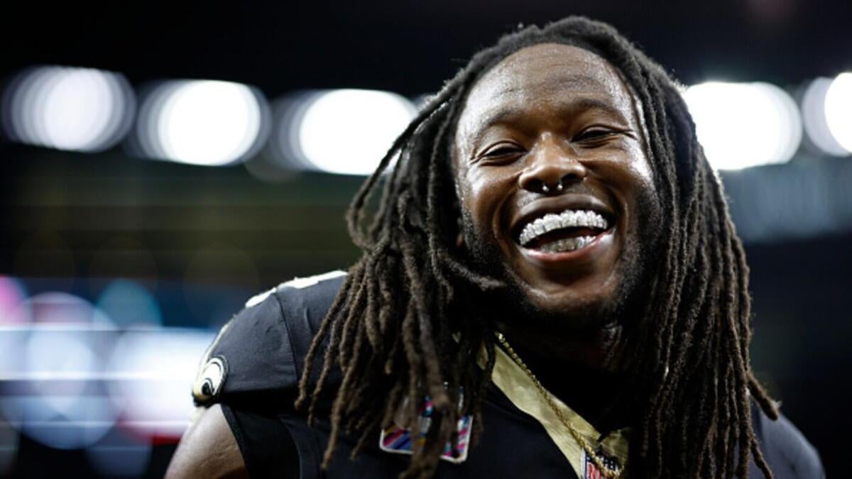 Watch: Saints' Alvin Kamara throws a rough first pitch in the Cubs game and asks for a redo