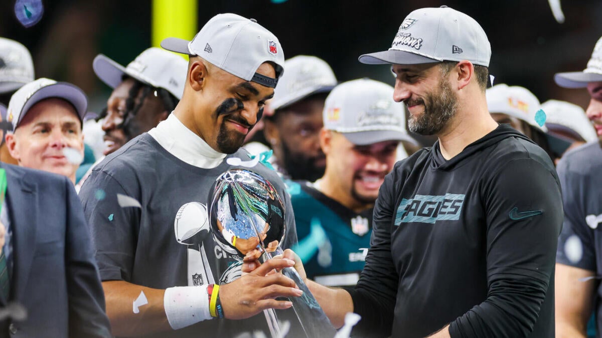 Eagles coach Nick Cirianni dismisses criticism of Jalen Harks as merely a "game manager."