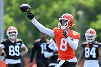 Can Kenny Pickett claim to start a QB job for the Browns?