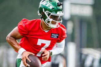 Justin Fields of the Jets "reliefed me that his toe injury wasn't bad.