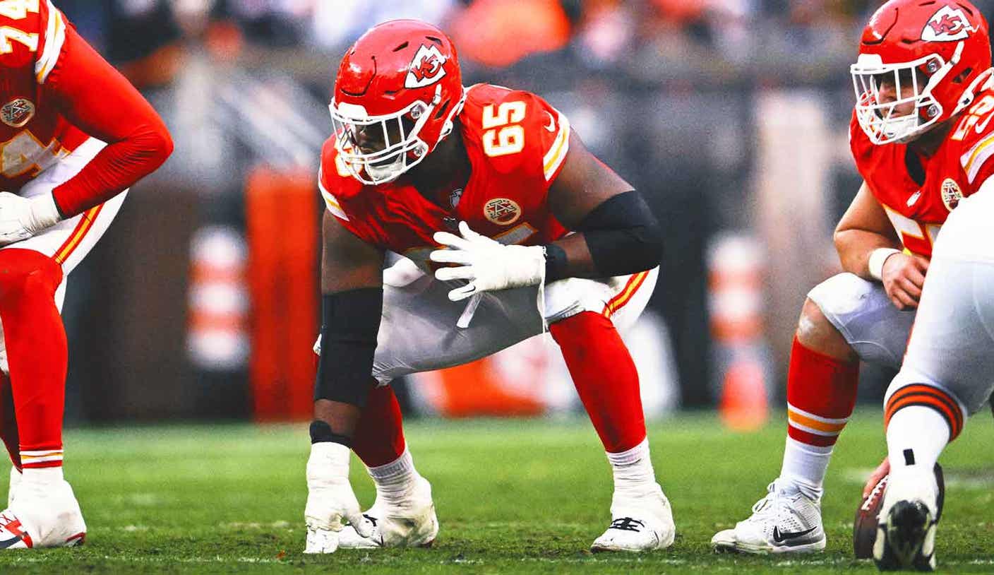 Pro Bowl G Tray Smith, Kansas City Chiefs agree to mammoth expansion