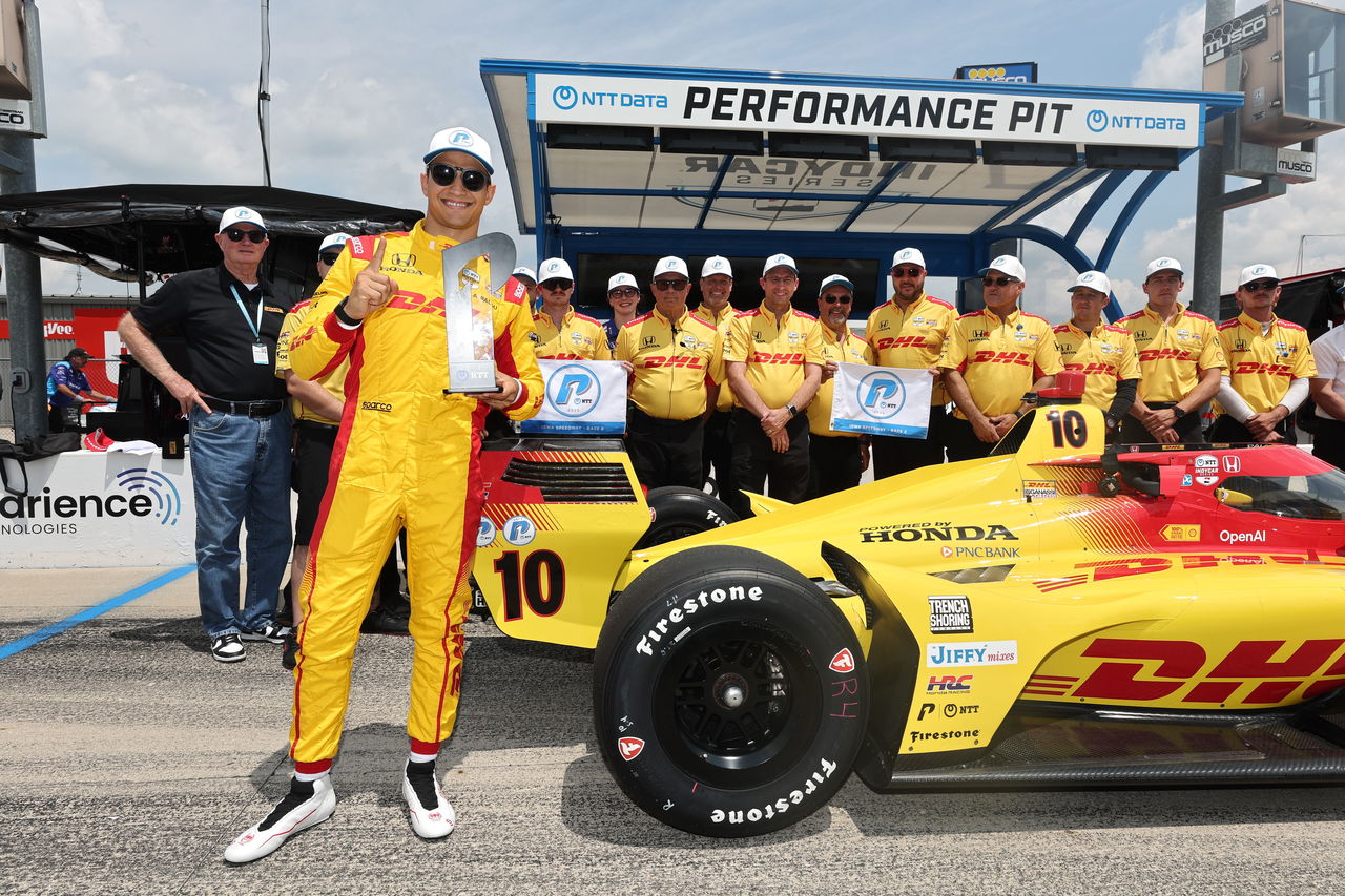 Starting grid for the 2025 IndyCar Synk 275 and Farm to farm fart for fart for the Farm: The beginning of the race