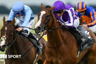 Minnie Hauk (centre) got the better of Wemightakedlongway in the Irish Oaks