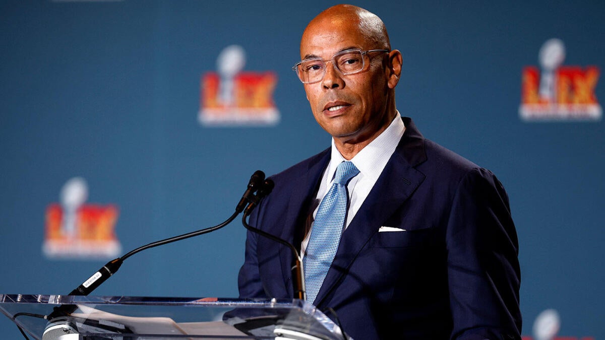 A conflict of interest now clouds the presence of NFLPA Chief Leud Howell.