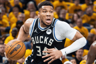 Giannis Antetokounmpo, team president Peter Fagin, says Bucks in a "good location"