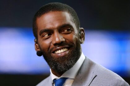 "Nowhere in history:" Randy Moss says Tyreek Hill hasn't reached that plateau among the best receivers in the NFL.