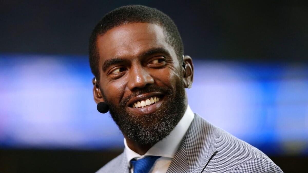 "Nowhere in history:" Randy Moss says Tyreek Hill hasn't reached that plateau among the best receivers in the NFL.
