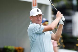 Steve Allan holds the top spot heading into the final round of Dick's opening