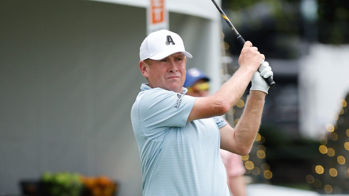 Steve Allan holds the top spot heading into the final round of Dick's opening