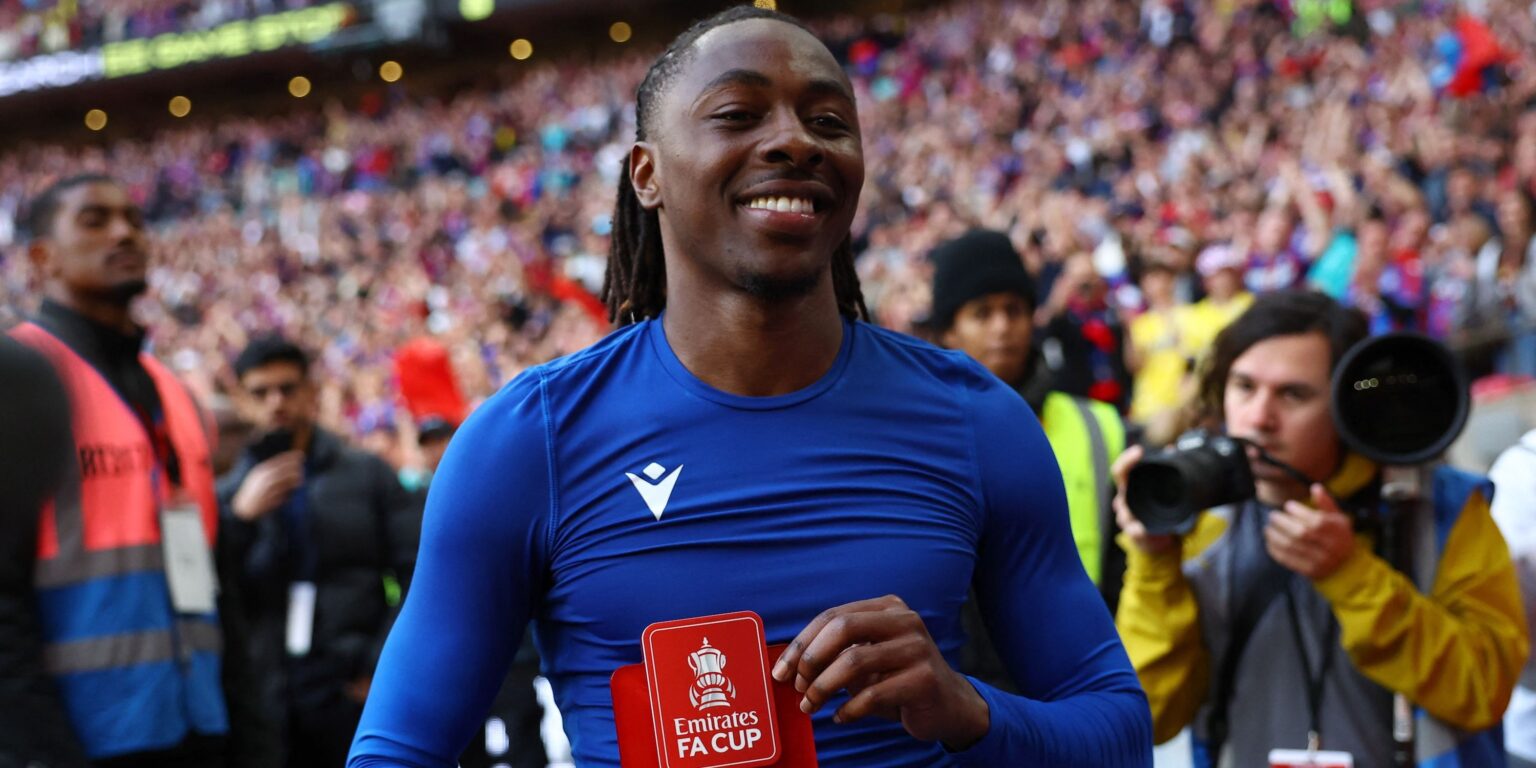 The £40 million PL striker will become "love" to sign Arsenal