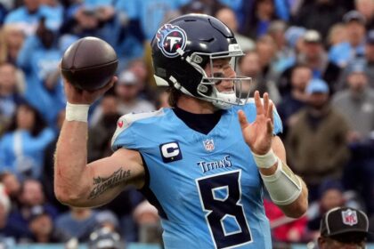 Titans QB performs Levi's for end-of-season shoulder surgery