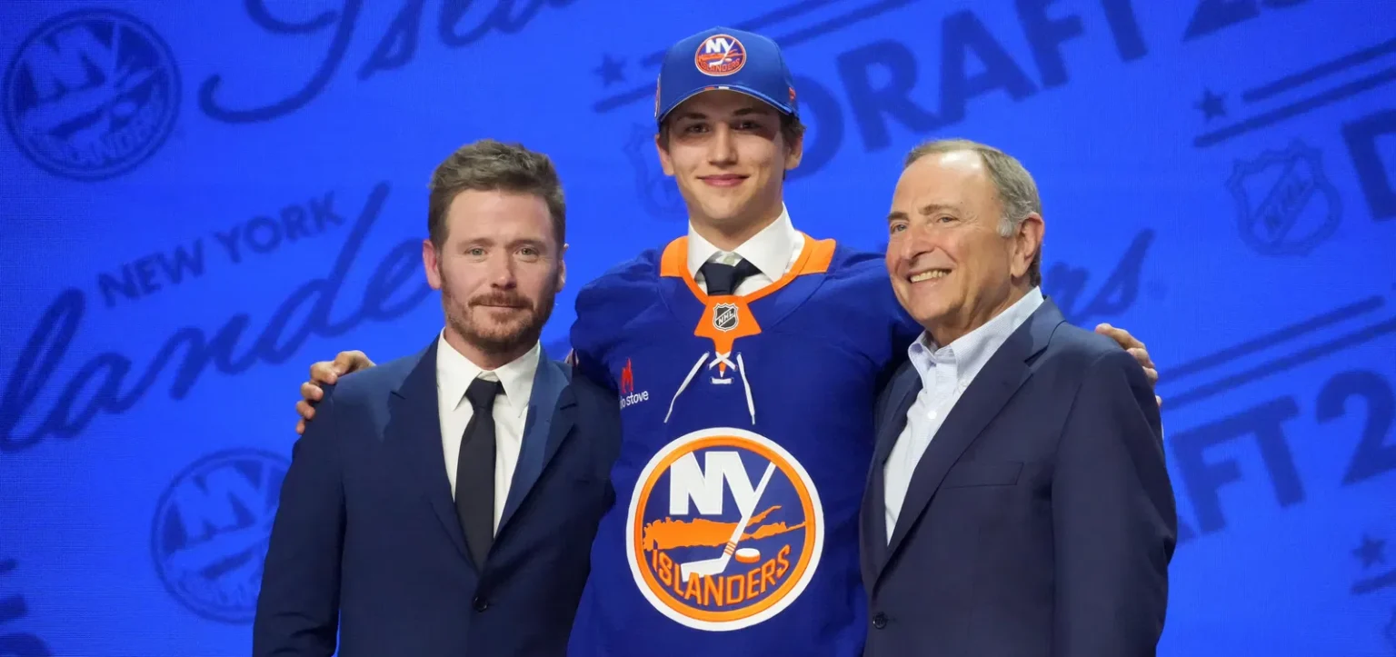 The islanders sign Victor Eklund, but he is probably back in Sweden.