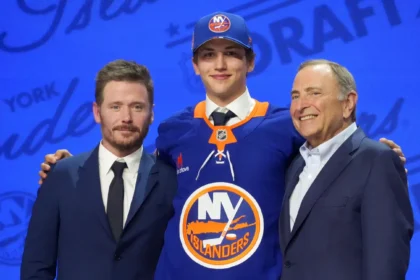 The islanders sign Victor Eklund, but he is probably back in Sweden.