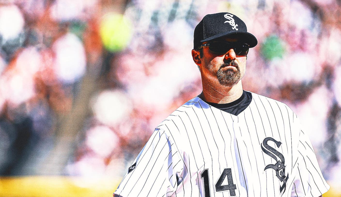 White Sox great Paul Connelco gets a gift from Pope Leo XIV in honor of his 2005 title