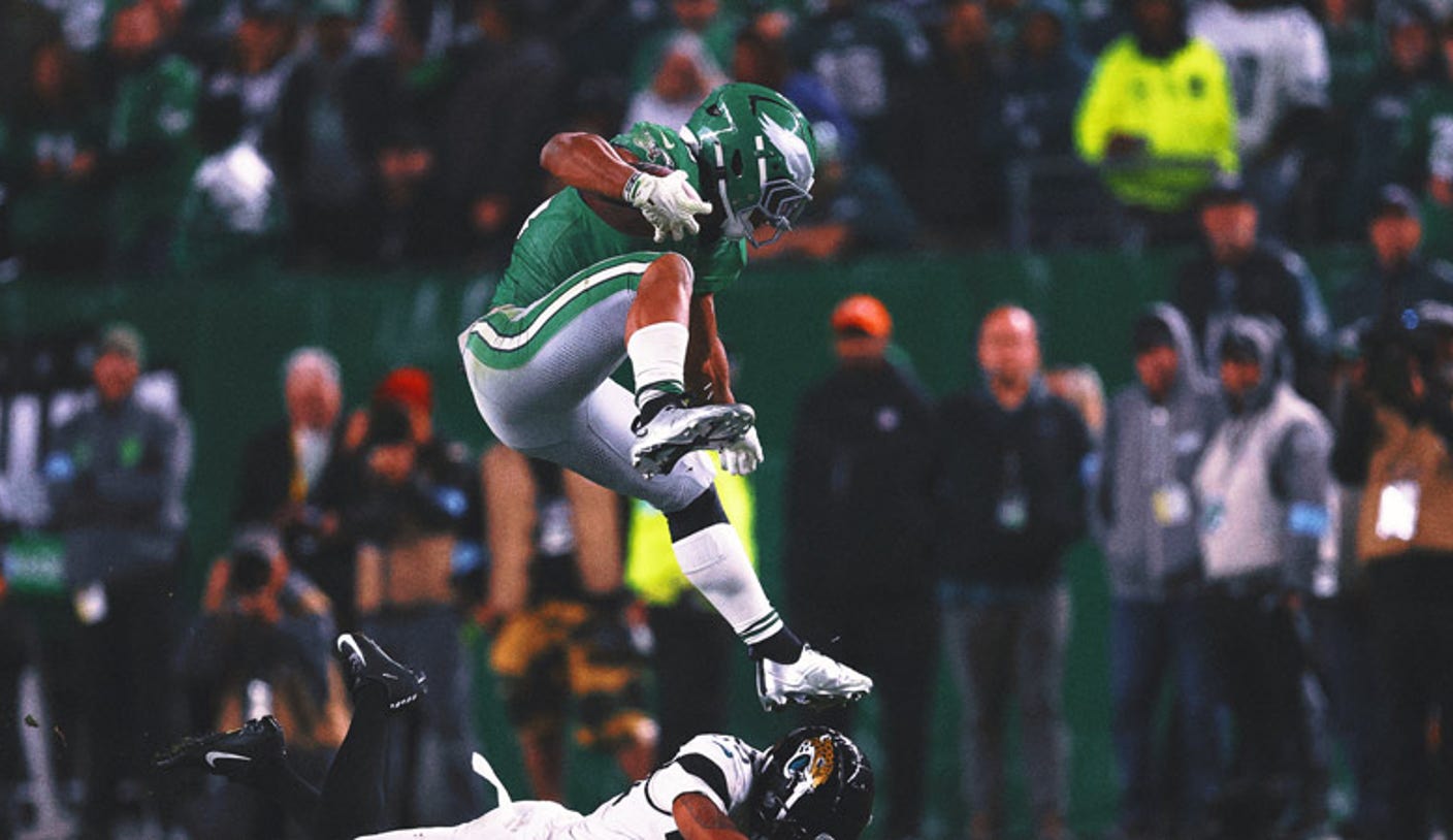 Which of the 10 players have the best odds to win the 2025 Offensive Player of the Year?