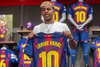 The Lamin Yamal Sign extension using FC Barcelona uses the iconic No. 10 used by Lionel Messi and Ronaldinho