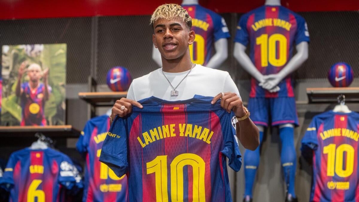 The Lamin Yamal Sign extension using FC Barcelona uses the iconic No. 10 used by Lionel Messi and Ronaldinho