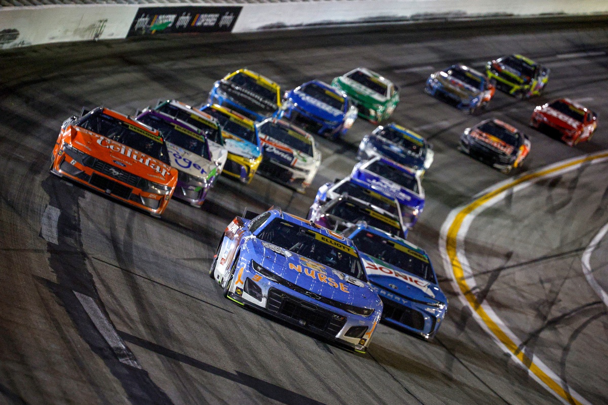 How Elliott drove 8th to 1st in the final 10 laps to beat Atlanta